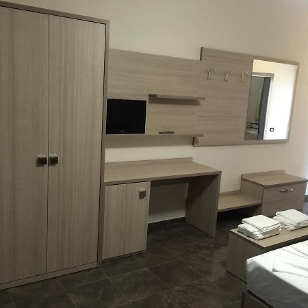 Herges Hotel Драч Екстериор снимка