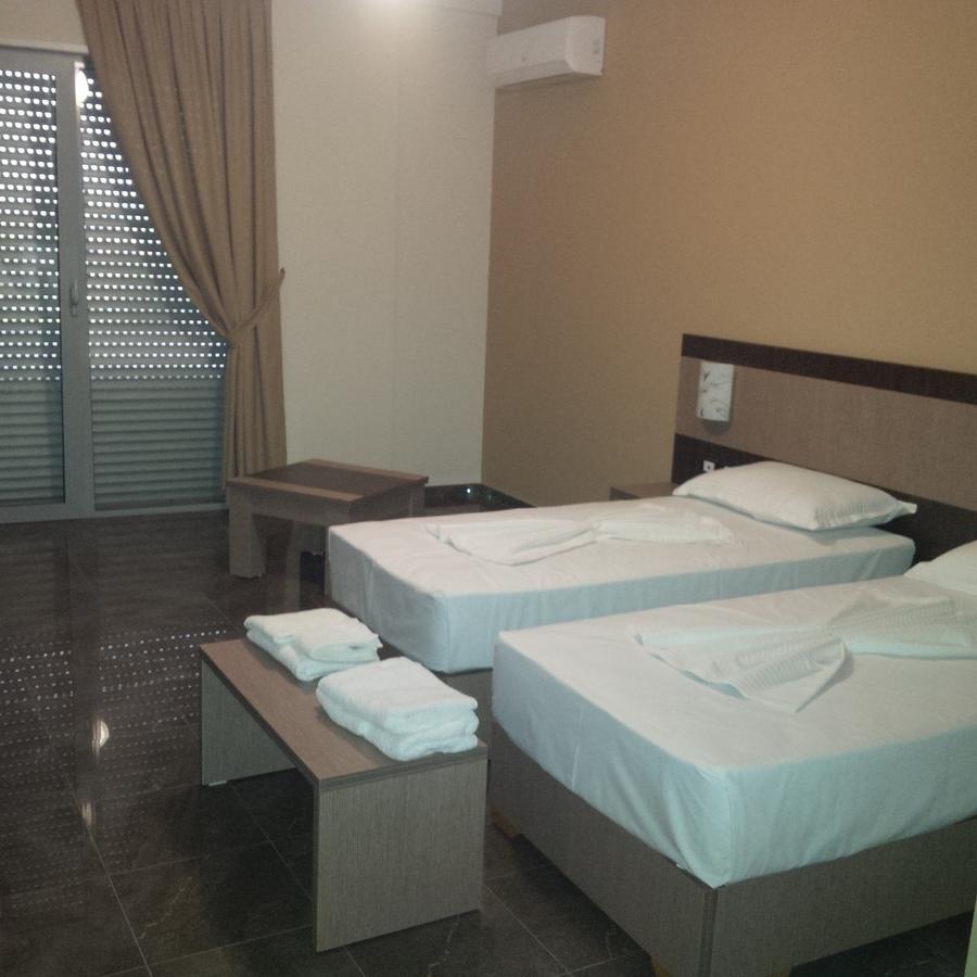 Herges Hotel Драч Екстериор снимка