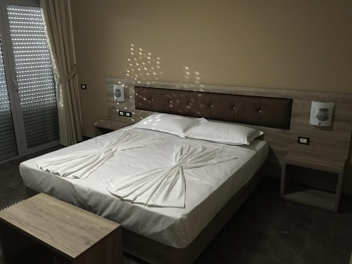 Herges Hotel Драч Екстериор снимка