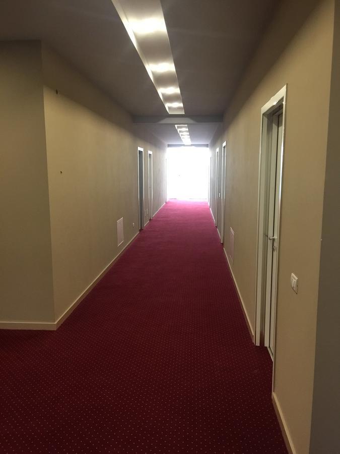 Herges Hotel Драч Екстериор снимка