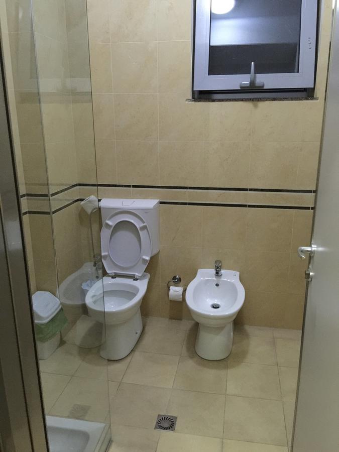 Herges Hotel Драч Екстериор снимка