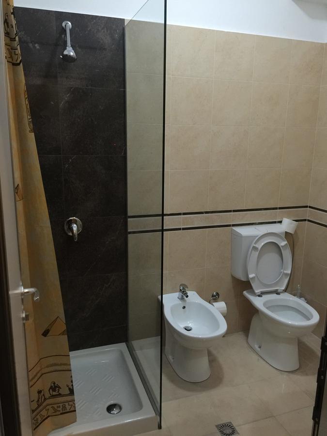 Herges Hotel Драч Екстериор снимка