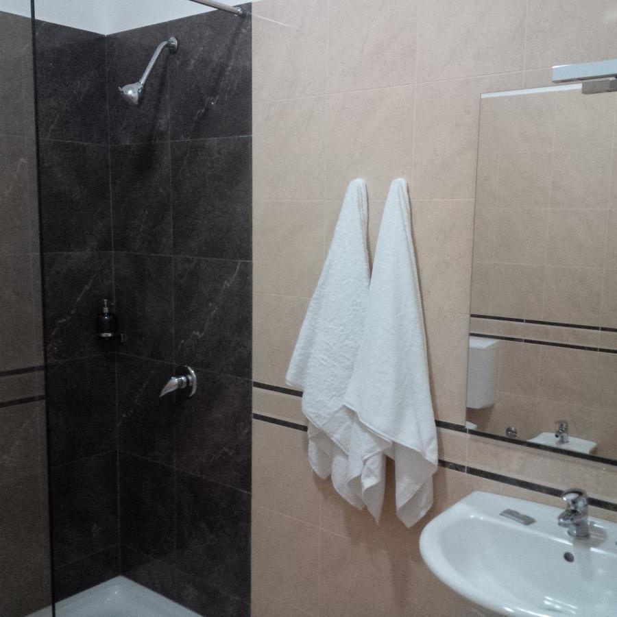 Herges Hotel Драч Екстериор снимка