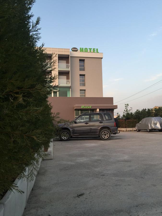 Herges Hotel Драч Екстериор снимка
