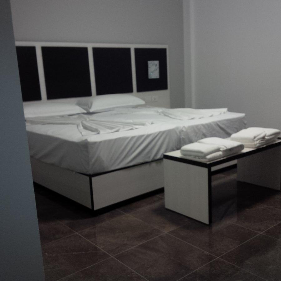 Herges Hotel Драч Екстериор снимка