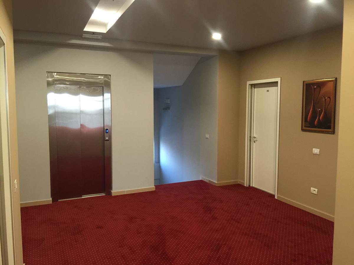 Herges Hotel Драч Екстериор снимка