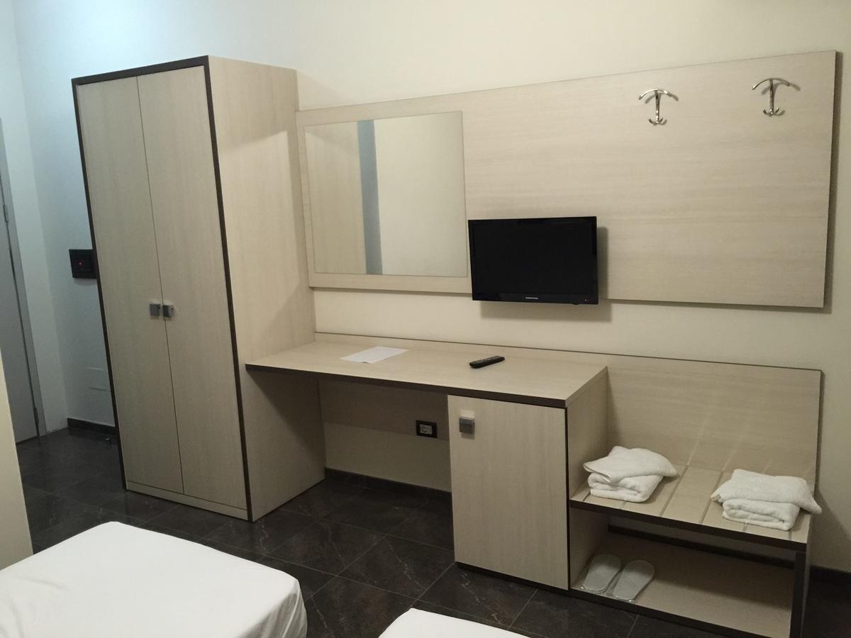 Herges Hotel Драч Екстериор снимка