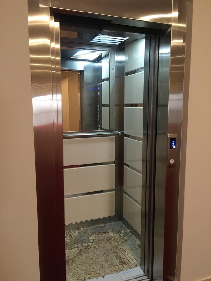 Herges Hotel Драч Екстериор снимка