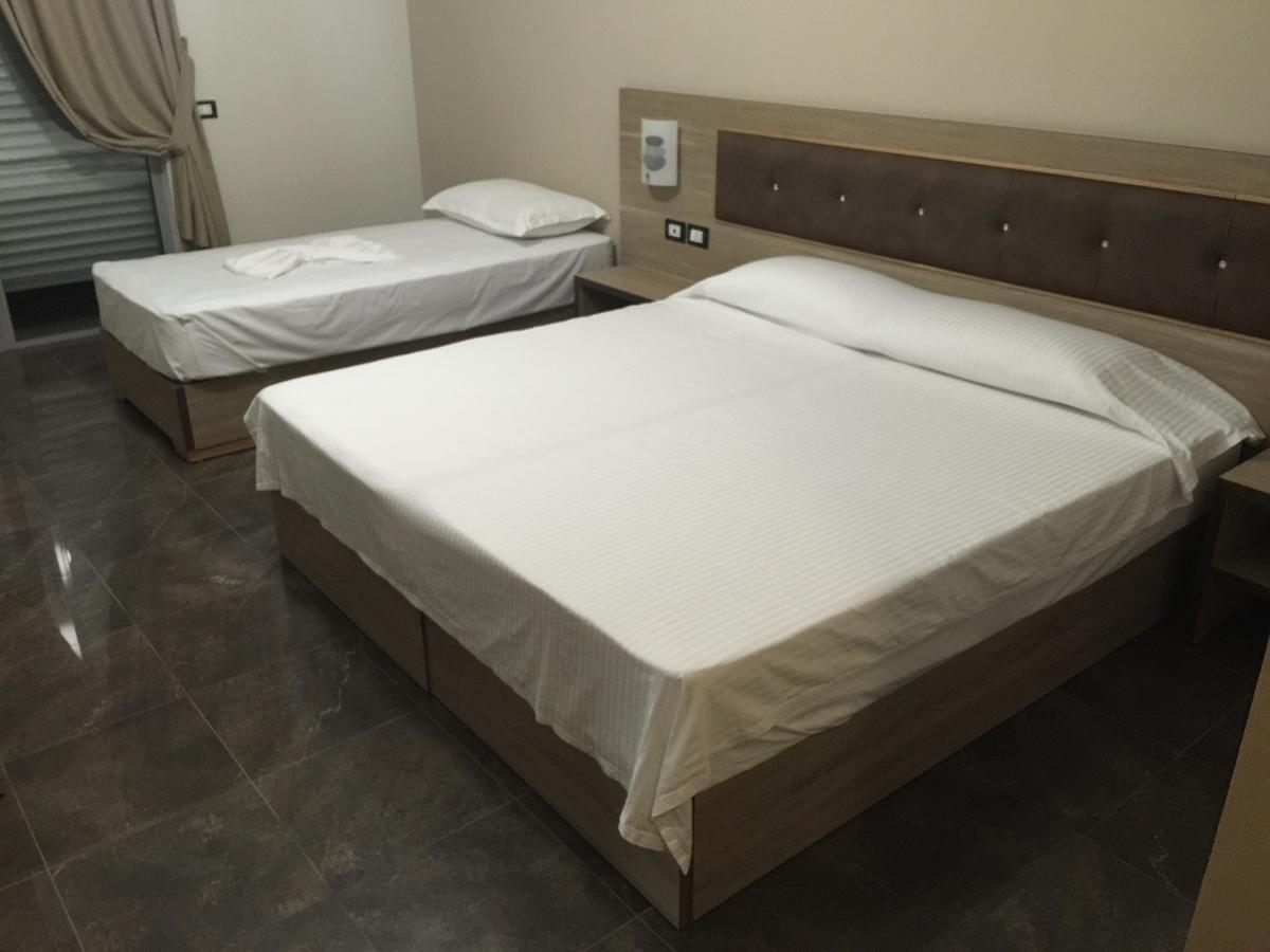 Herges Hotel Драч Екстериор снимка