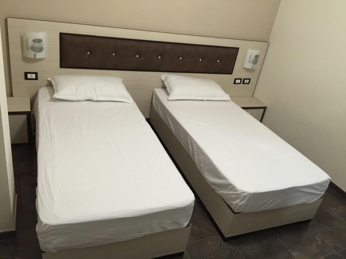 Herges Hotel Драч Екстериор снимка