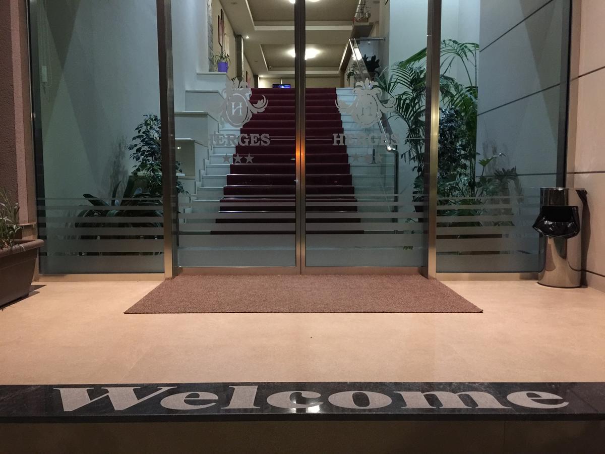 Herges Hotel Драч Екстериор снимка