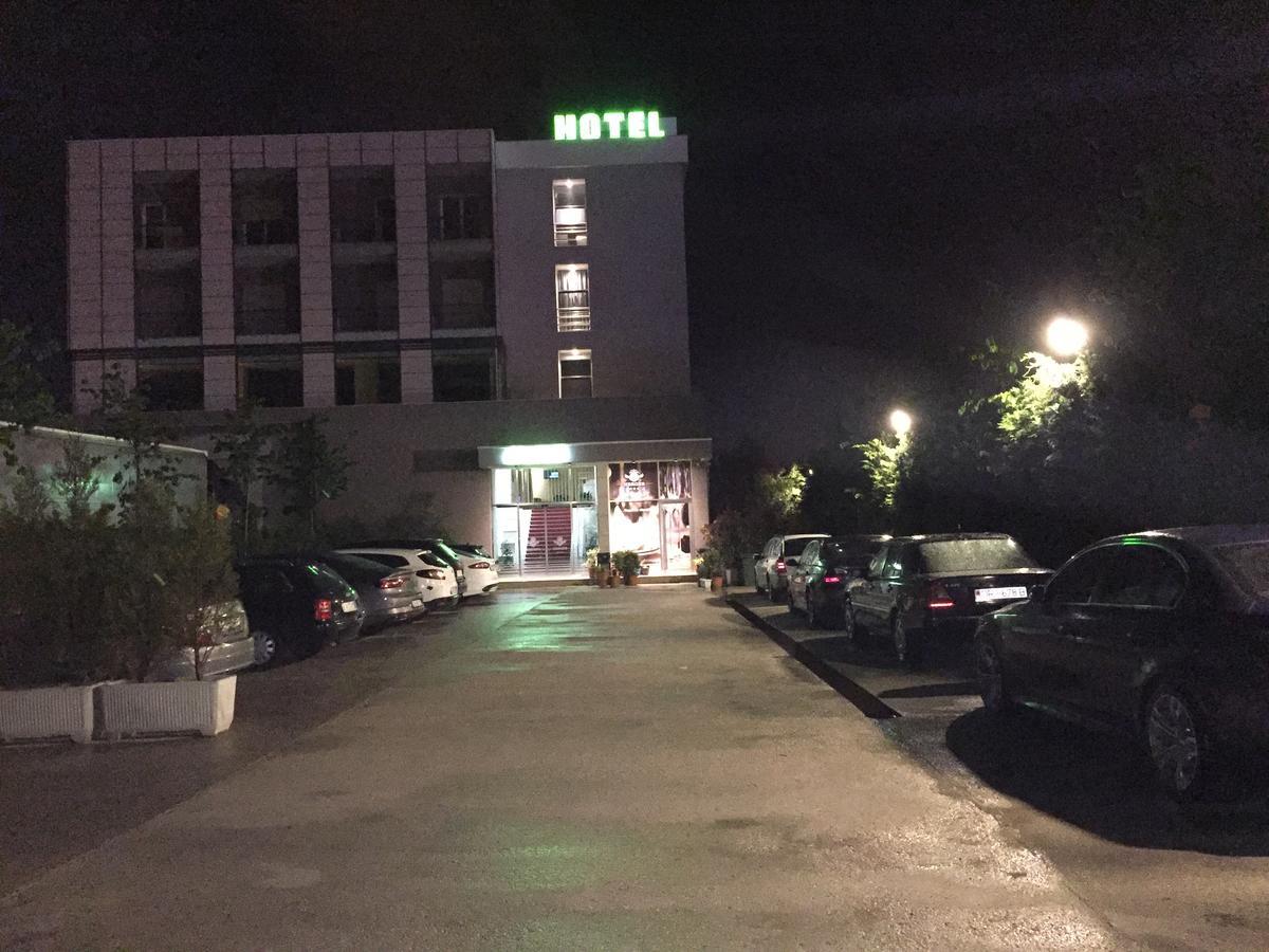 Herges Hotel Драч Екстериор снимка