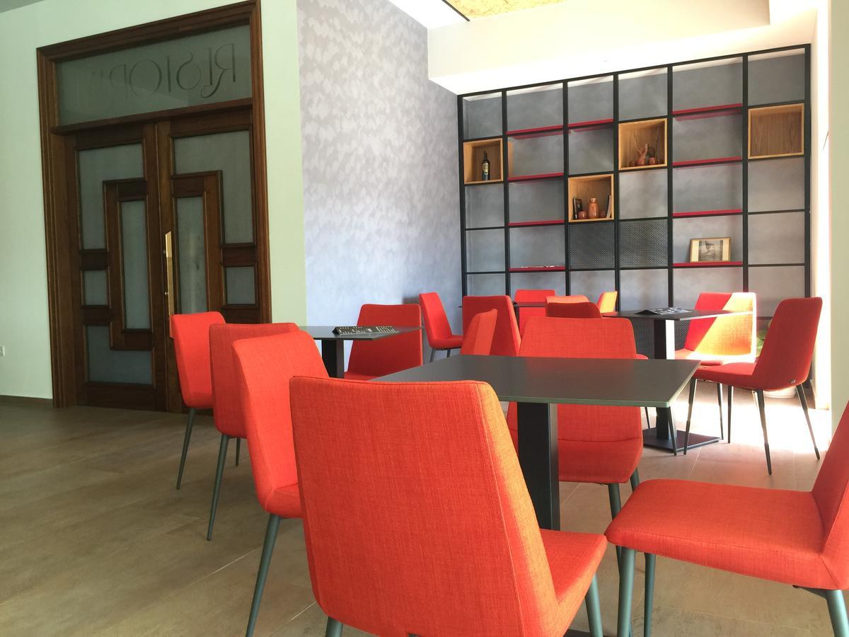 Herges Hotel Драч Екстериор снимка