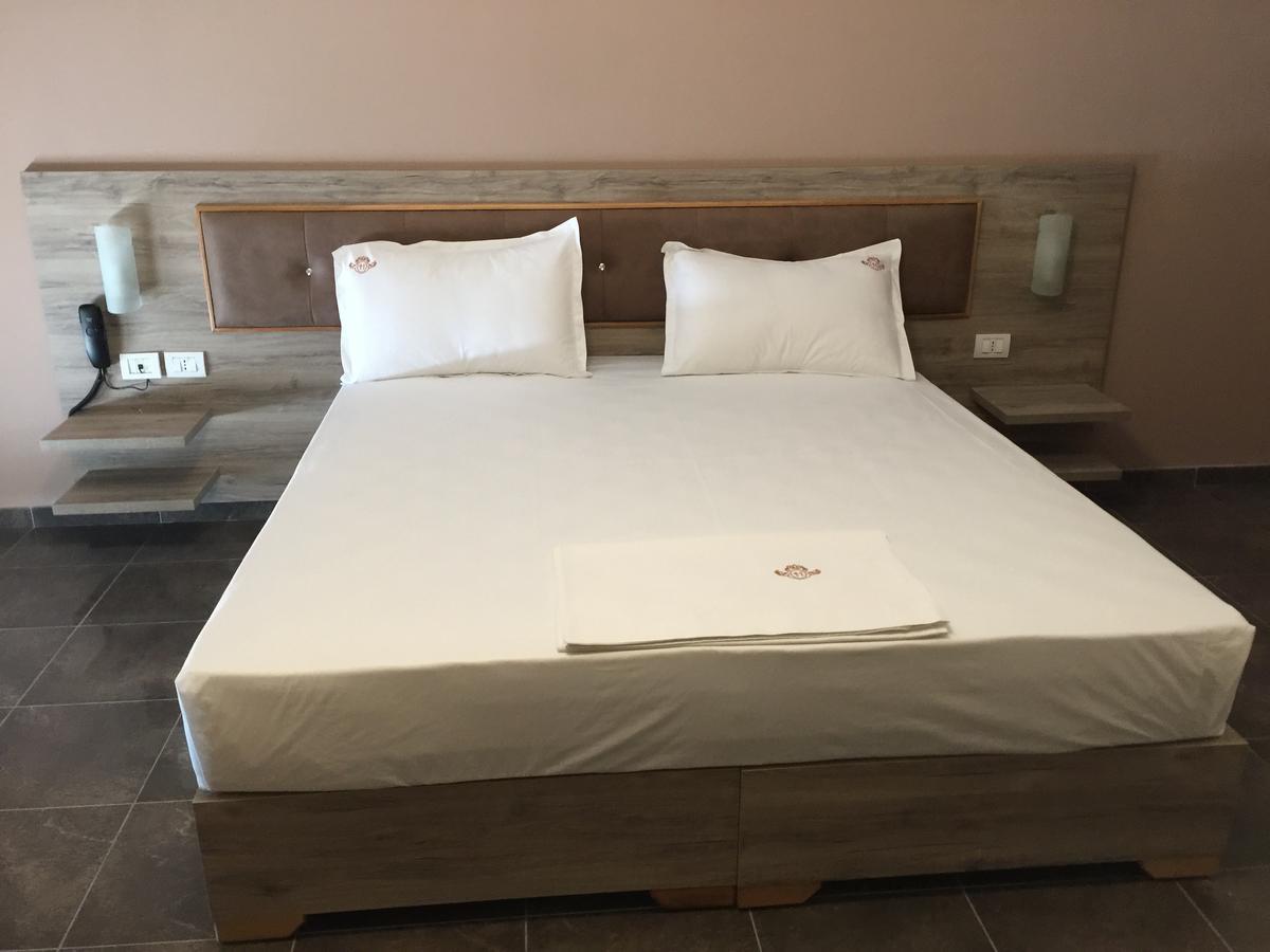 Herges Hotel Драч Екстериор снимка