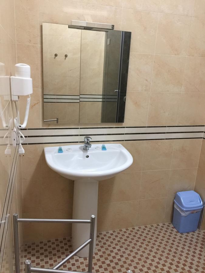 Herges Hotel Драч Екстериор снимка