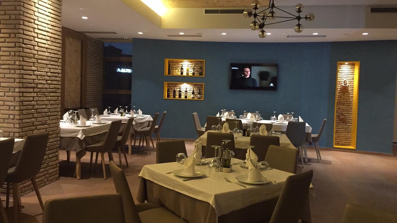 Herges Hotel Драч Екстериор снимка